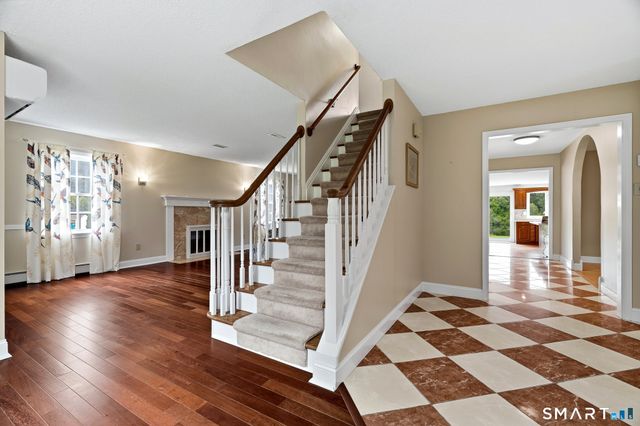 4 Lovers Lane, East Lyme, CT 06333