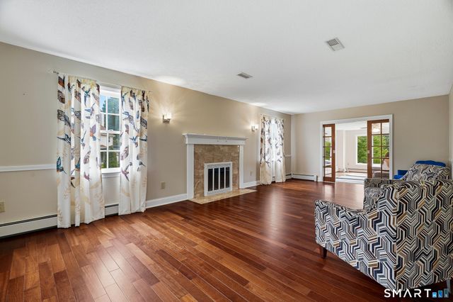 4 Lovers Lane, East Lyme, CT 06333