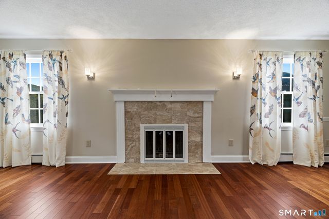 4 Lovers Lane, East Lyme, CT 06333