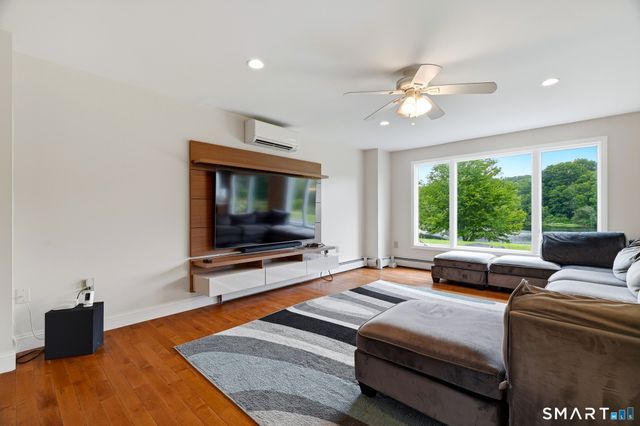 4 Lovers Lane, East Lyme, CT 06333