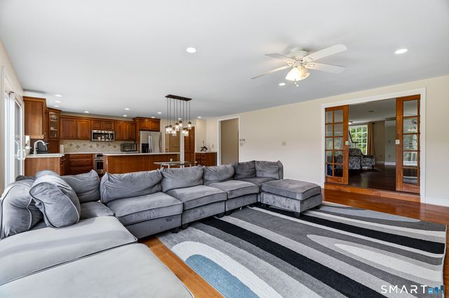 4 Lovers Lane, East Lyme, CT 06333