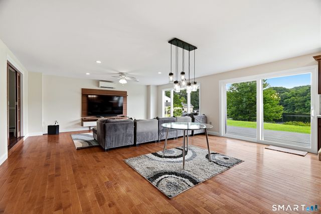 4 Lovers Lane, East Lyme, CT 06333