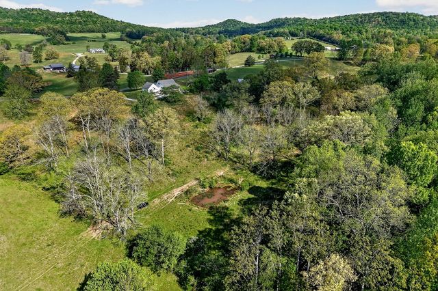 515 Jericho Rd, Quebeck, TN 38579