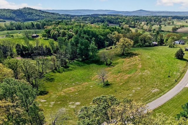 515 Jericho Rd, Quebeck, TN 38579