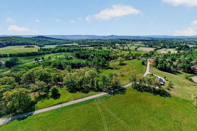 515 Jericho Rd, Quebeck, TN 38579