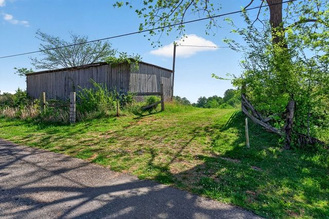 515 Jericho Rd, Quebeck, TN 38579