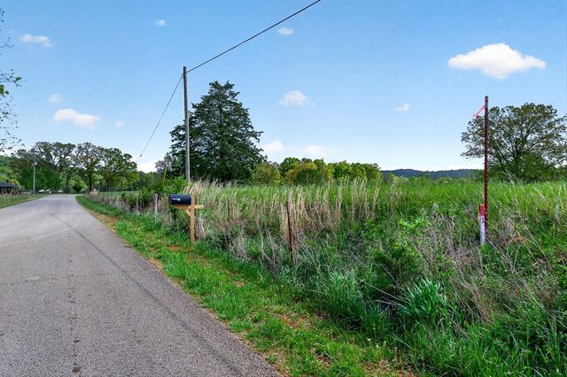 515 Jericho Rd, Quebeck, TN 38579