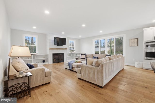 1304 GAHANT RD, Alexandria, VA 22308