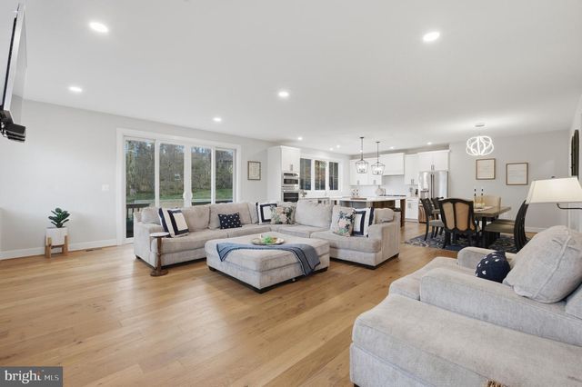 1304 GAHANT RD, Alexandria, VA 22308