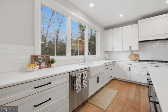 1304 GAHANT RD, Alexandria, VA 22308