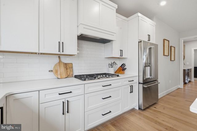 1304 GAHANT RD, Alexandria, VA 22308