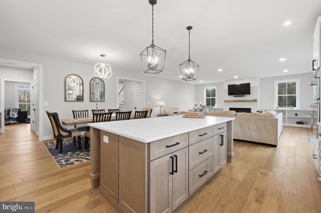 1304 GAHANT RD, Alexandria, VA 22308