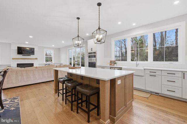 1304 GAHANT RD, Alexandria, VA 22308