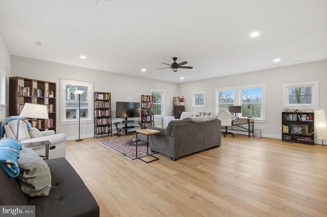 1304 GAHANT RD, Alexandria, VA 22308