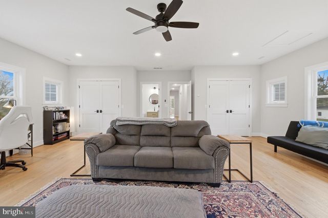 1304 GAHANT RD, Alexandria, VA 22308