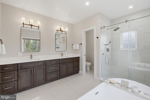 1304 GAHANT RD, Alexandria, VA 22308