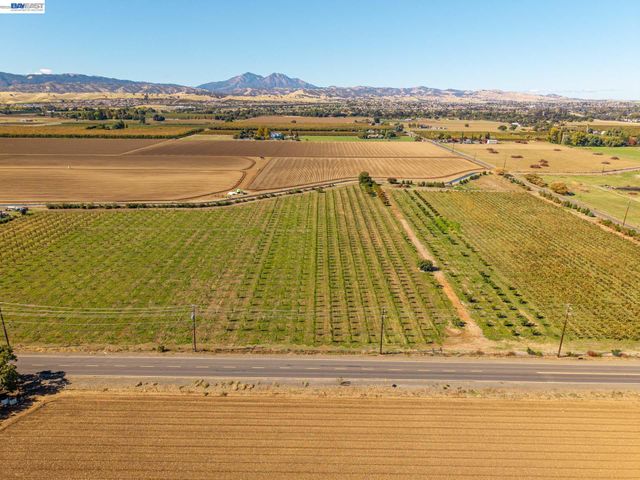 2017 Walnut Blvd, Brentwood, CA 94513