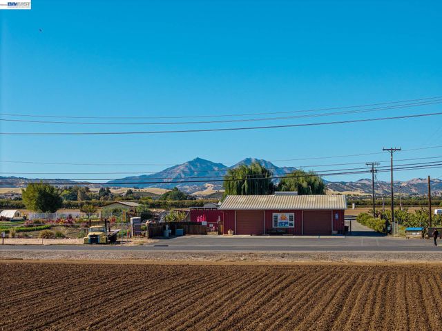 2017 Walnut Blvd, Brentwood, CA 94513