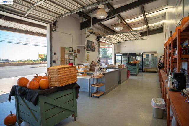 2017 Walnut Blvd, Brentwood, CA 94513