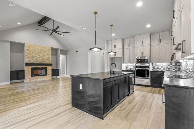 1064 Glenoaks Drive, Weatherford, TX 76088