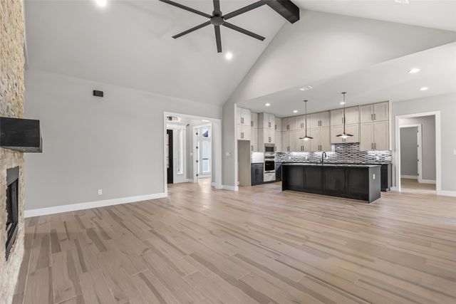 1064 Glenoaks Drive, Weatherford, TX 76088