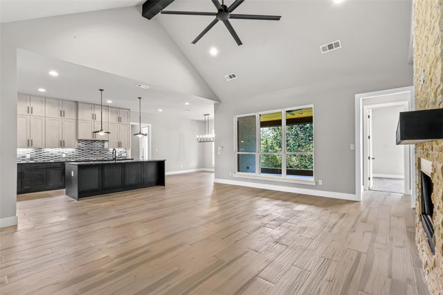 1064 Glenoaks Drive, Weatherford, TX 76088