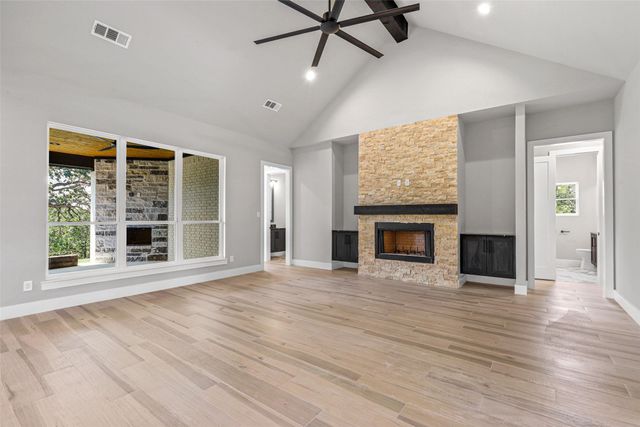 1064 Glenoaks Drive, Weatherford, TX 76088