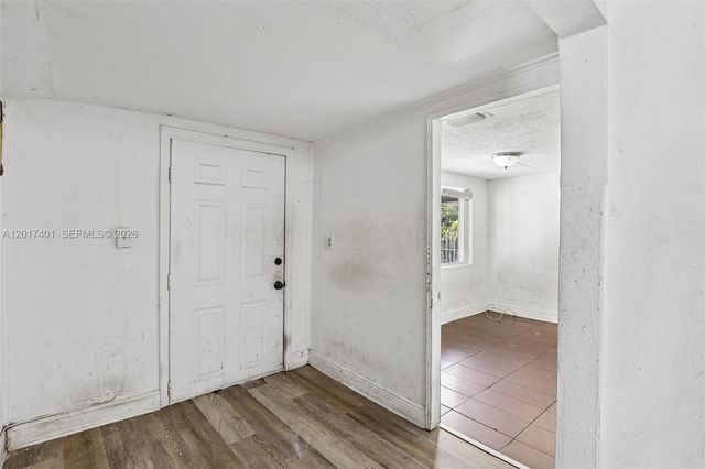 1945 NW 86th St, Miami, FL 33147