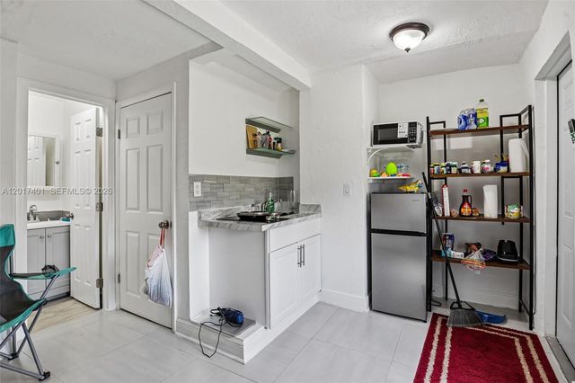 1945 NW 86th St, Miami, FL 33147