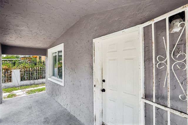 1945 NW 86th St, Miami, FL 33147