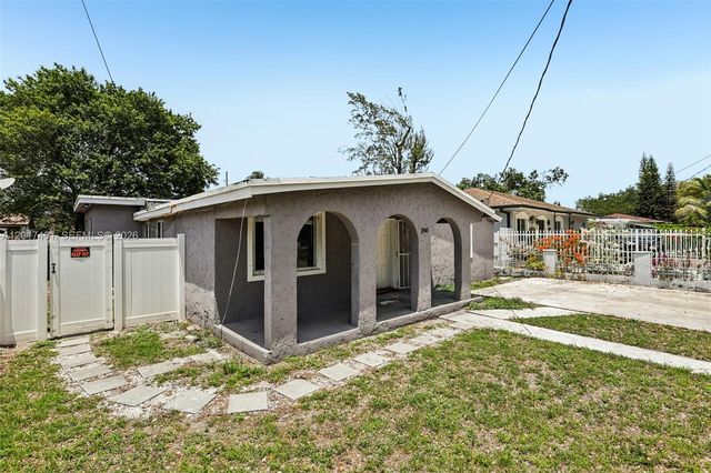 1945 NW 86th St, Miami, FL 33147