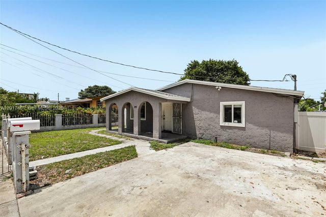 1945 NW 86th St, Miami, FL 33147