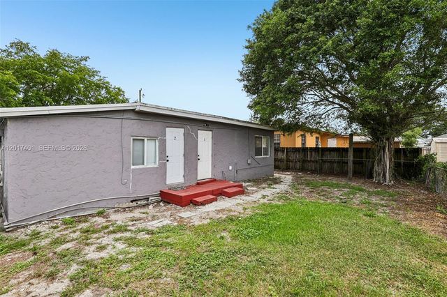 1945 NW 86th St, Miami, FL 33147