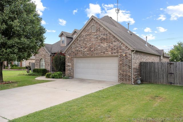 2711 Churchill Drive, Bartlesville, OK 74006