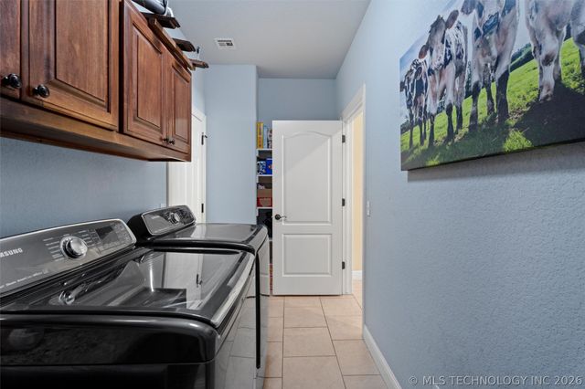 2711 Churchill Drive, Bartlesville, OK 74006