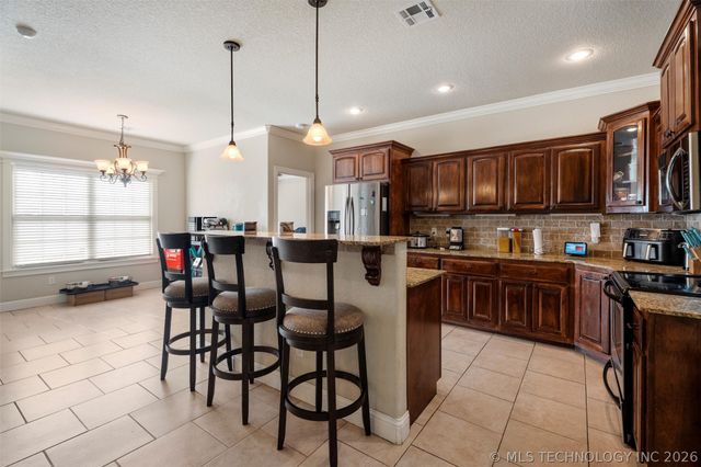 2711 Churchill Drive, Bartlesville, OK 74006