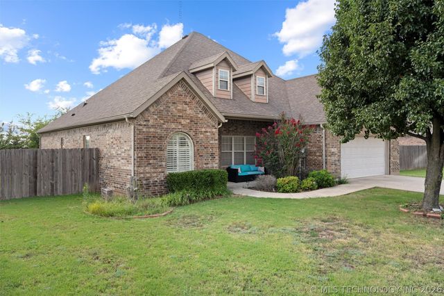 2711 Churchill Drive, Bartlesville, OK 74006