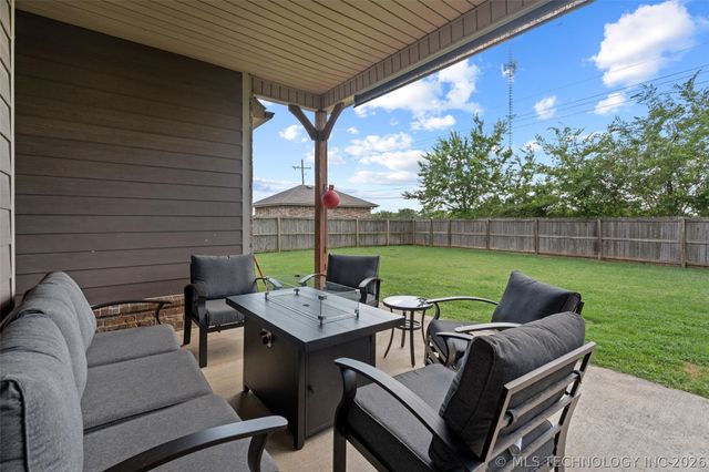 2711 Churchill Drive, Bartlesville, OK 74006