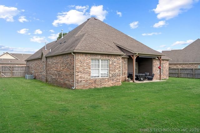 2711 Churchill Drive, Bartlesville, OK 74006