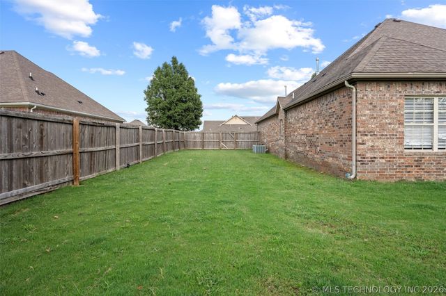 2711 Churchill Drive, Bartlesville, OK 74006