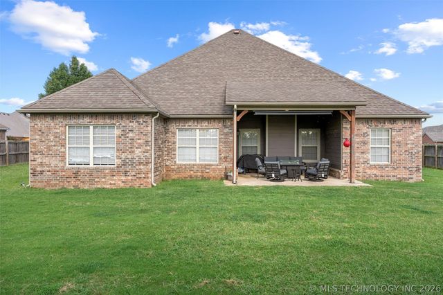 2711 Churchill Drive, Bartlesville, OK 74006