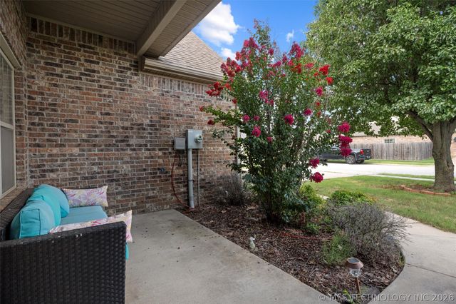 2711 Churchill Drive, Bartlesville, OK 74006