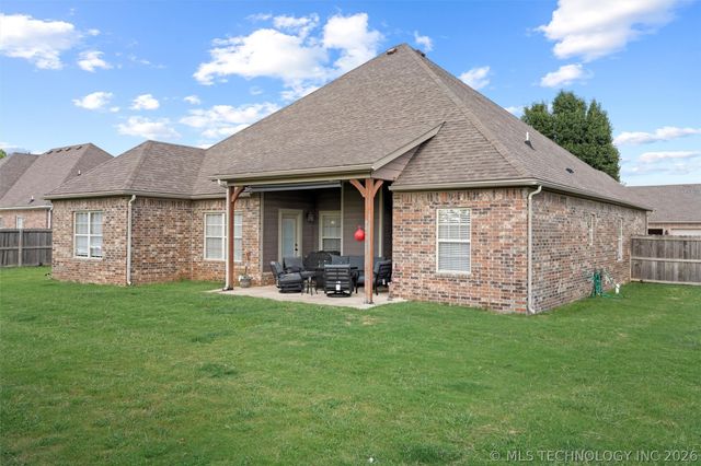 2711 Churchill Drive, Bartlesville, OK 74006