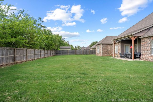 2711 Churchill Drive, Bartlesville, OK 74006