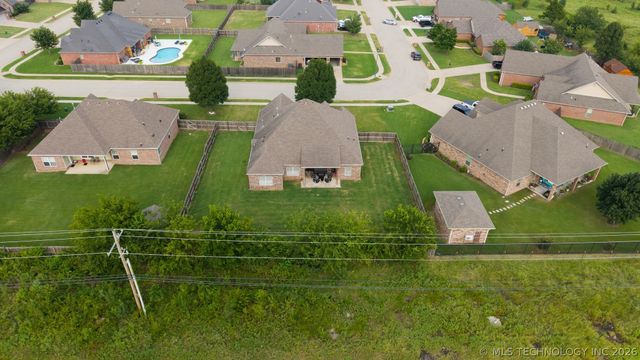 2711 Churchill Drive, Bartlesville, OK 74006