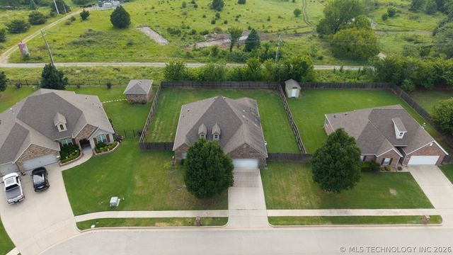 2711 Churchill Drive, Bartlesville, OK 74006