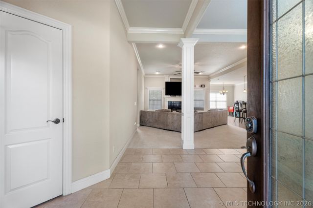 2711 Churchill Drive, Bartlesville, OK 74006