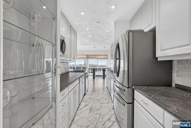 2077 Center Avenue PHB, Fort Lee, NJ 07024