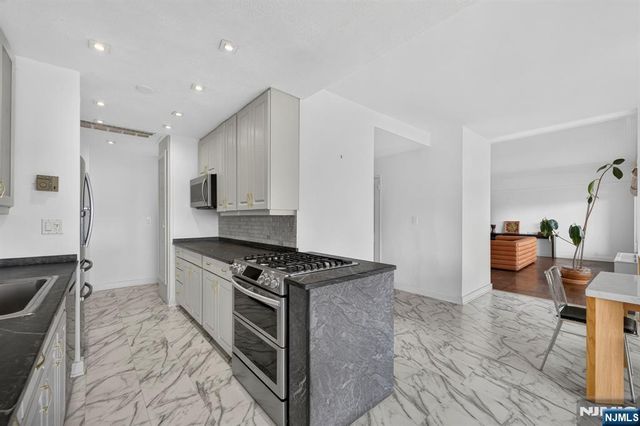 2077 Center Avenue PHB, Fort Lee, NJ 07024