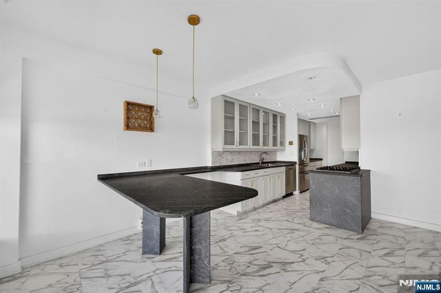 2077 Center Avenue PHB, Fort Lee, NJ 07024